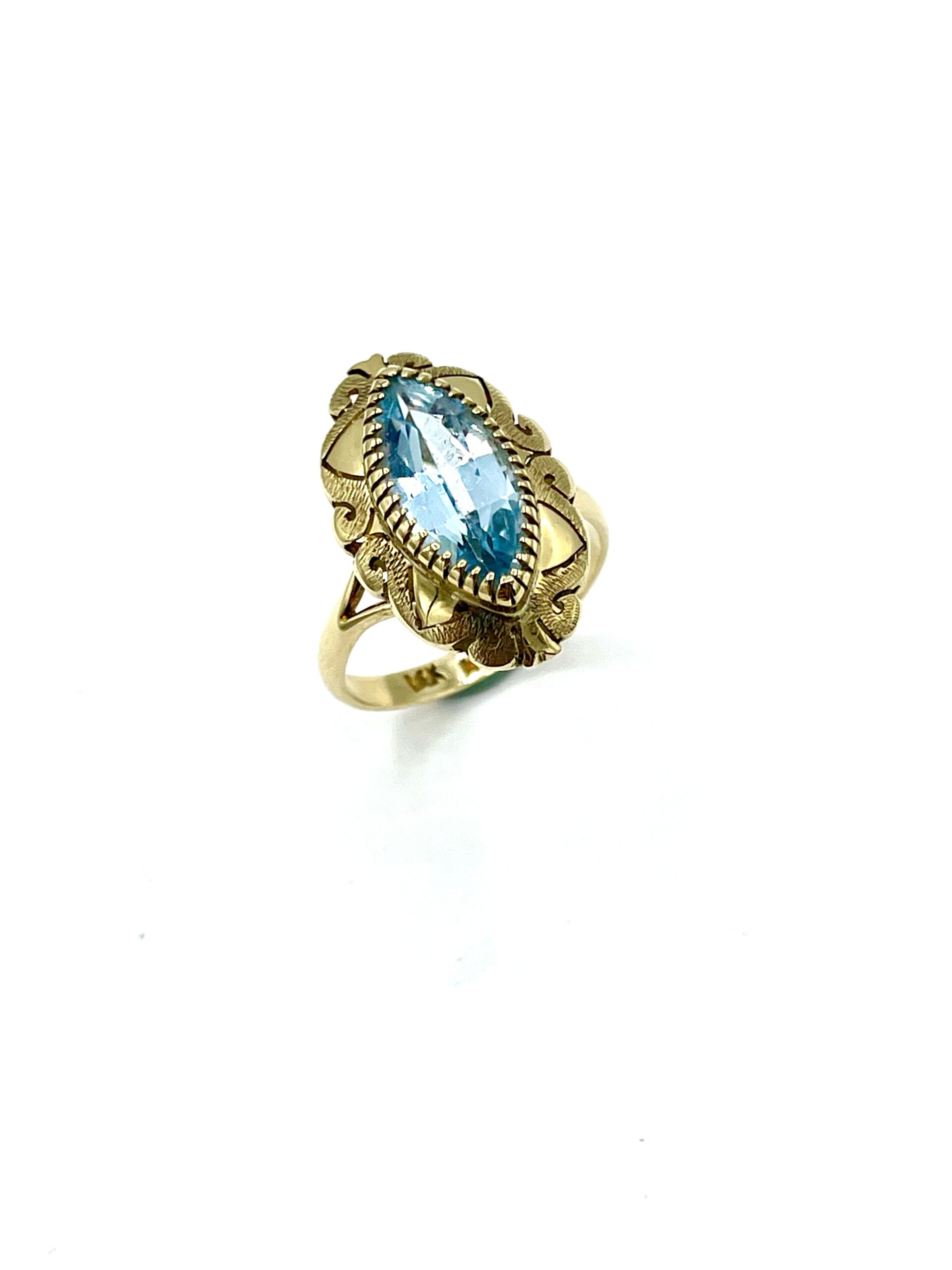 Gold aquamarine ring