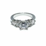 1.05 CARAT ROUND BRILLIANT CUT DIAMOND AND PLATINUM ENGAGEMENT RING